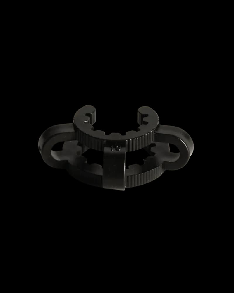 Gear Premium ground joint clip in black plastic with adjustable grip and center tightening mechanism