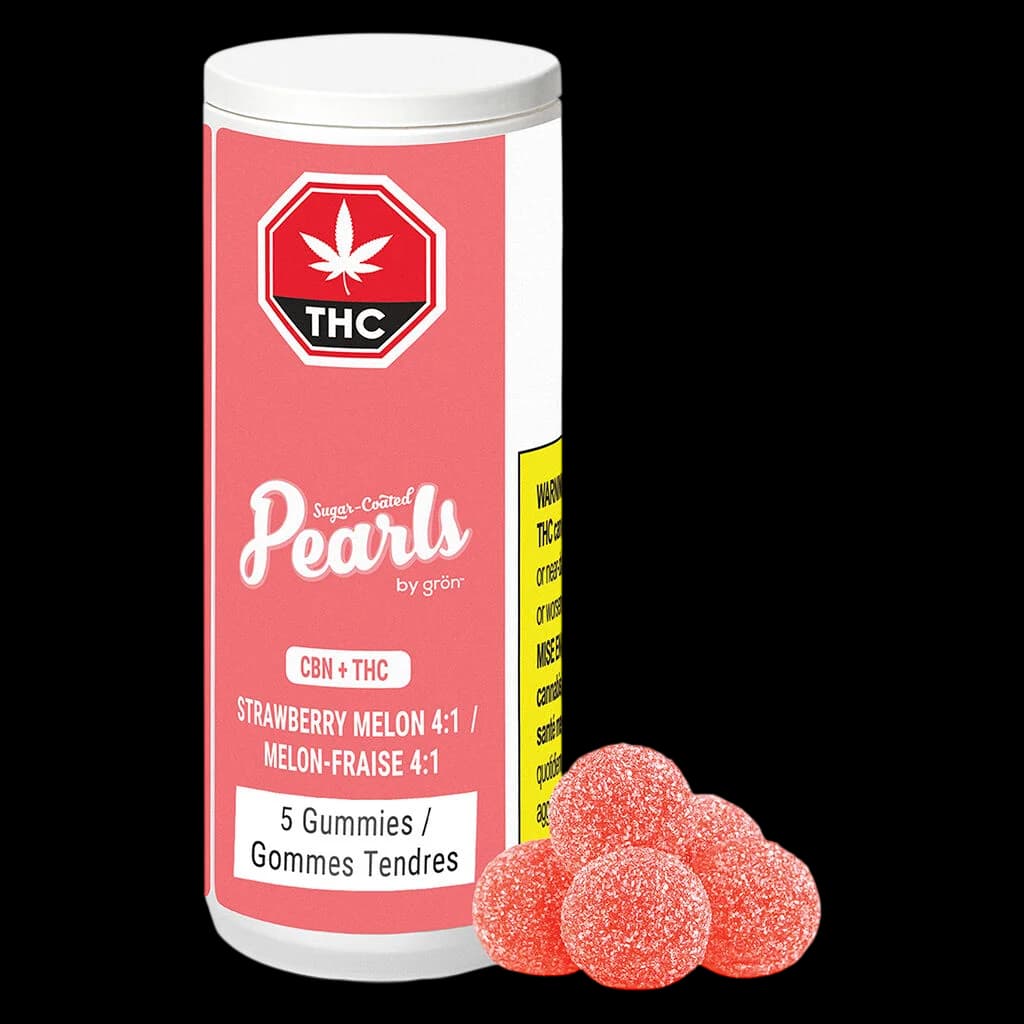 Gommes Grön Perles enrobées de sucre CBN+THC Fraise Melon 4:1, paquet de 5 avec des sphères rouges enrobées de sucre présentées à côté d'un emballage corail