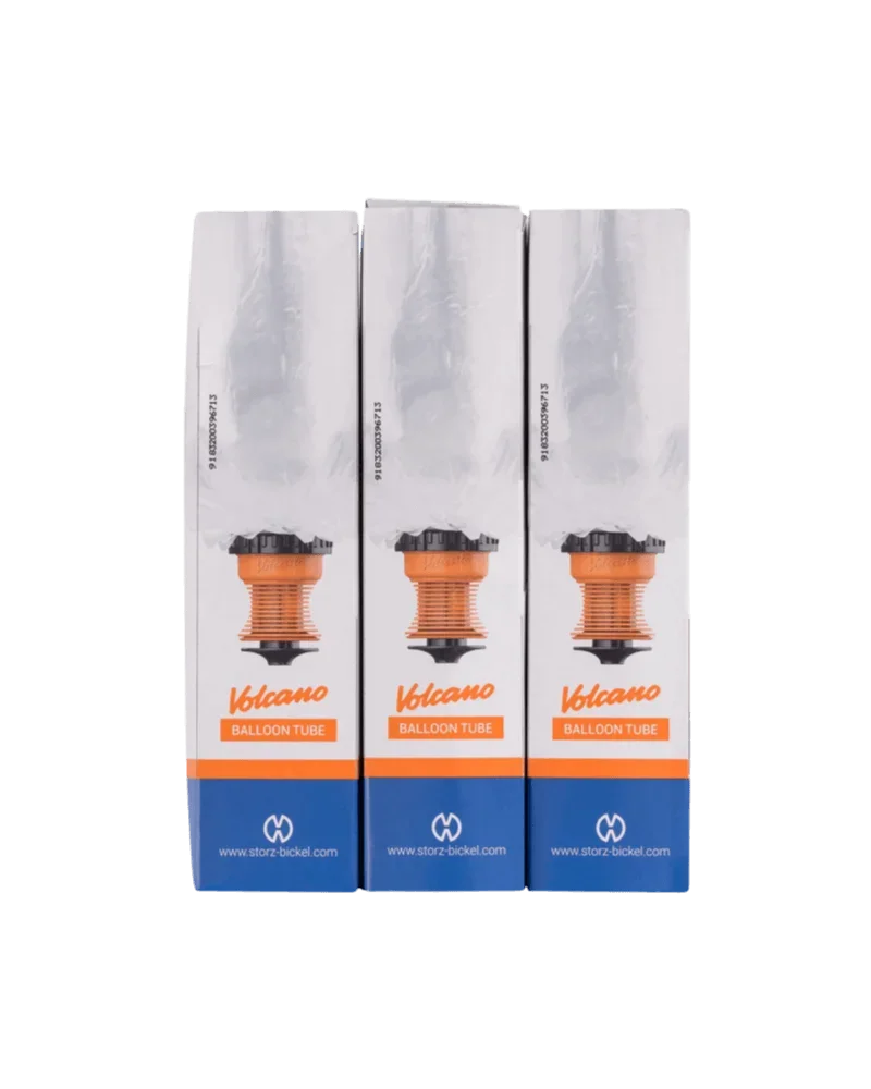Trois boîtes de tubes à ballon Volcano de Storz & Bickel, chacune présentant une chambre à ballon orange avec dessus et base noirs sur un emballage blanc avec bande inférieure bleue