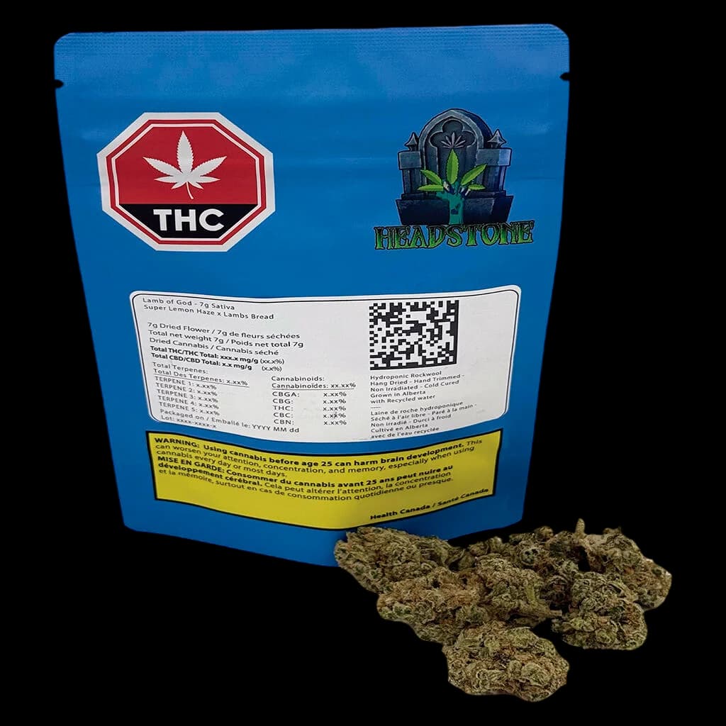 Bourgeons de fleurs séchées sativa Lamb of God 7g de Headstone Cannabis présentés avec un emballage bleu affichant le symbole d'avertissement THC