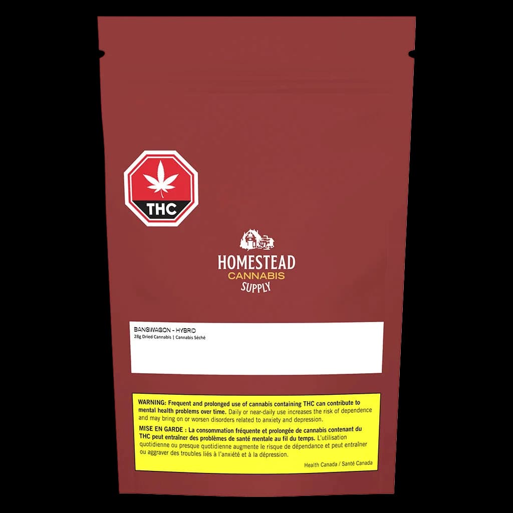 Pochette de 28 g de fleurs de cannabis séché Bandwagon Hybrid de Homestead, avec emballage rouge, symbole d'avertissement THC et étiquette d'avertissement de Santé Canada