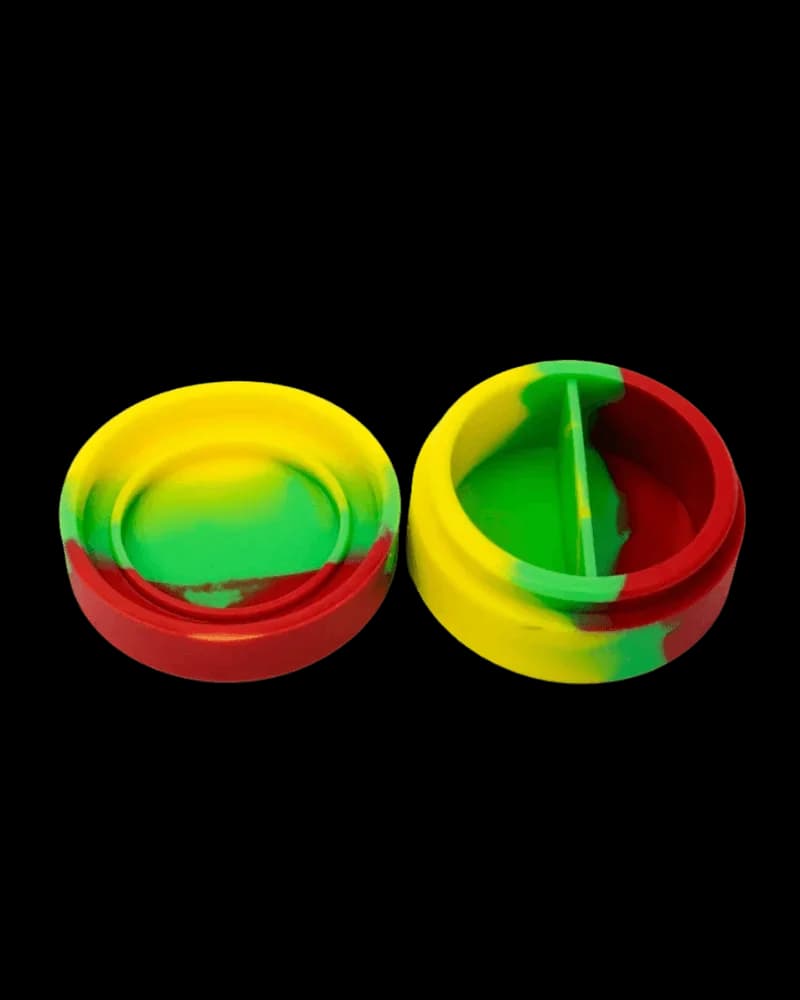 Contenant en silicone Squadafum avec cloison, rouge, jaune et vert, montré ouvert et fermé