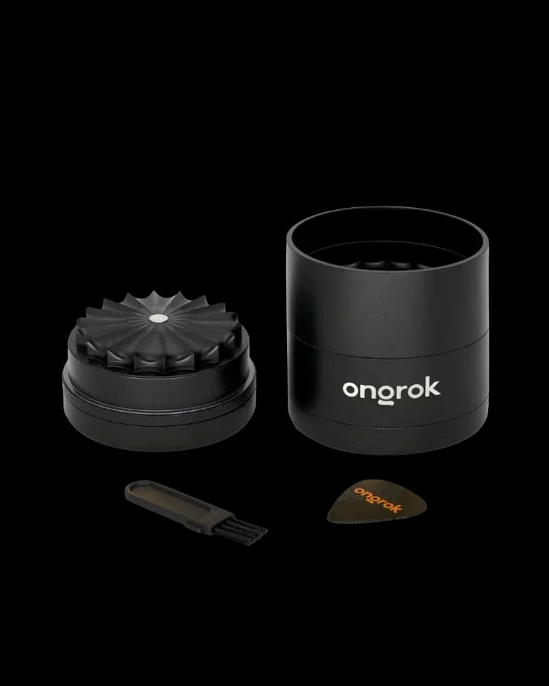 Broyeur à cannabis noir Ono Rok avec accessoires : grattoir à kief et brosse