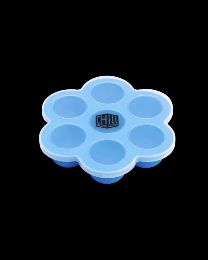 Plateau à glaçons en silicone bleu pâle Chill Steel Pipes avec sept compartiments ronds et logo de marque au centre