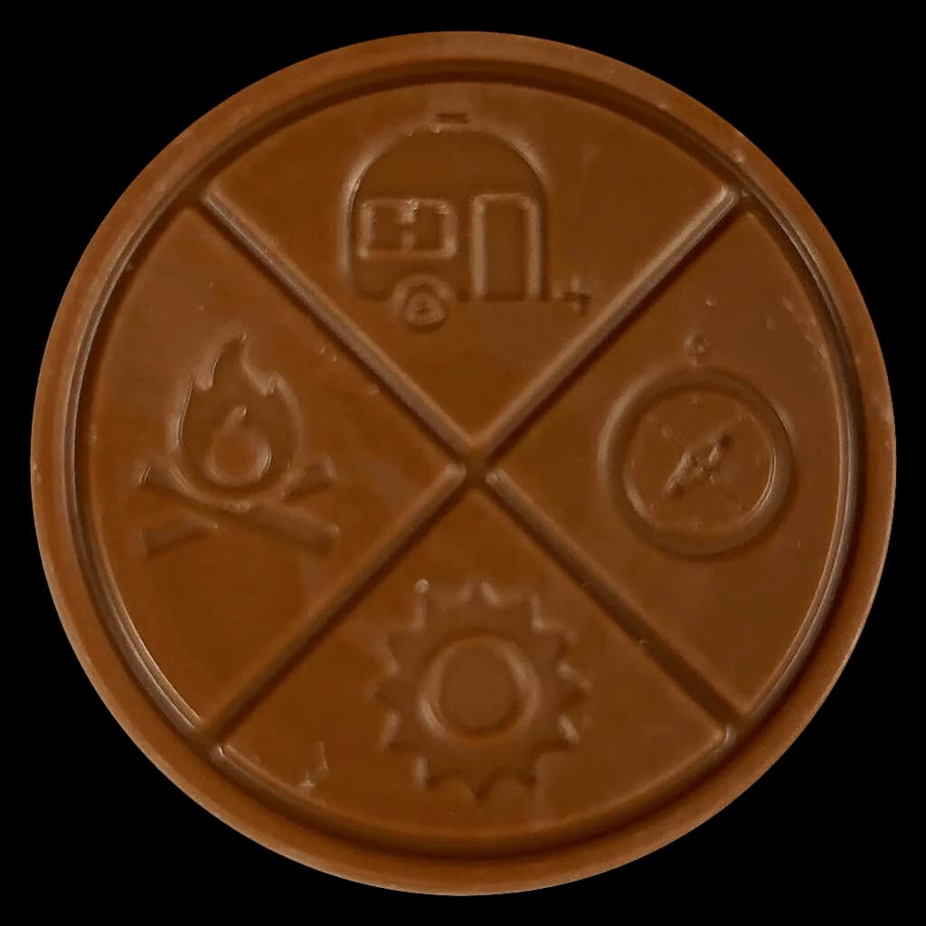Disque rond de chocolat au lait biologique THC à l'orange de Mary's de The Hazy Camper, avec symboles de saveur et de puissance en relief