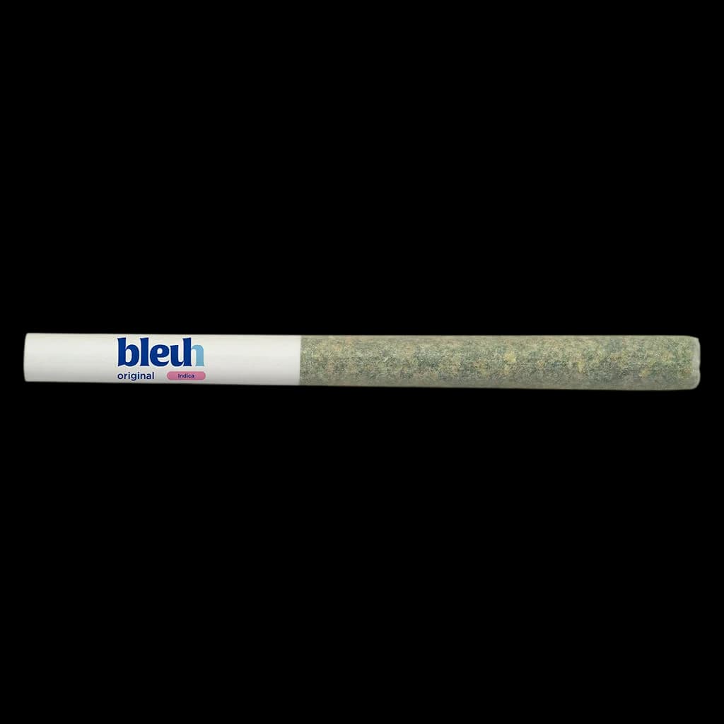 Pré-roulé Indica Original Bleuh avec emballage tube à l'effigie de la marque et cigarette de cannabis individuelle affichée devant