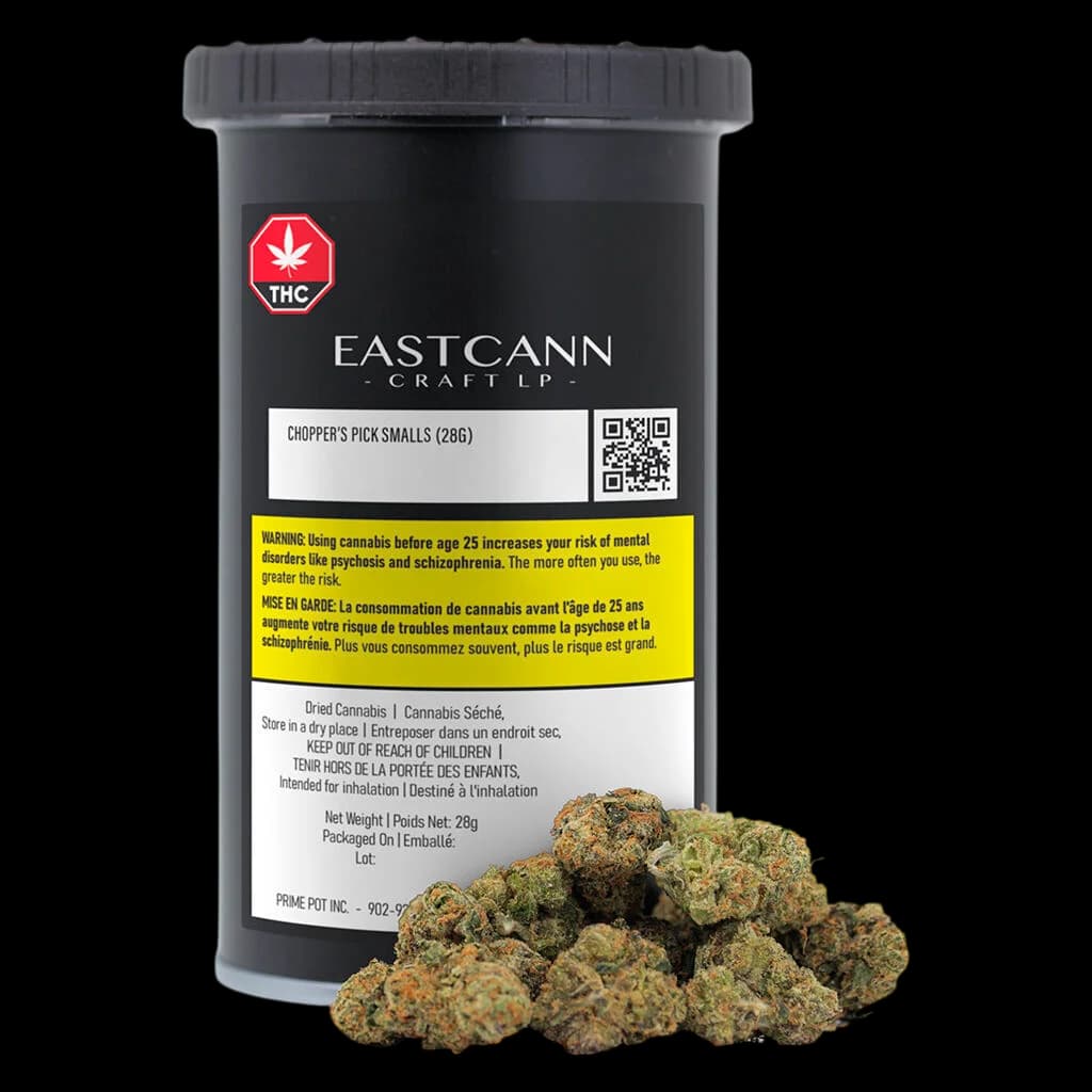 Fleurs de cannabis séchées Chopper's Pick Smalls d'EastCann 28g présentées devant un contenant noir avec symbole d'avertissement THC rouge