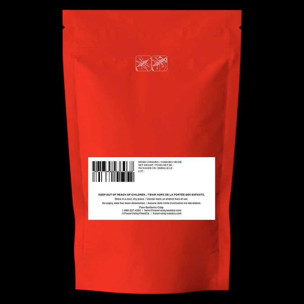La fleur de cannabis séché Strawberry Amnesia de The Original Fraser Valley Weed Co. dans un emballage pochette rouge avec étiquette réglementaire blanche