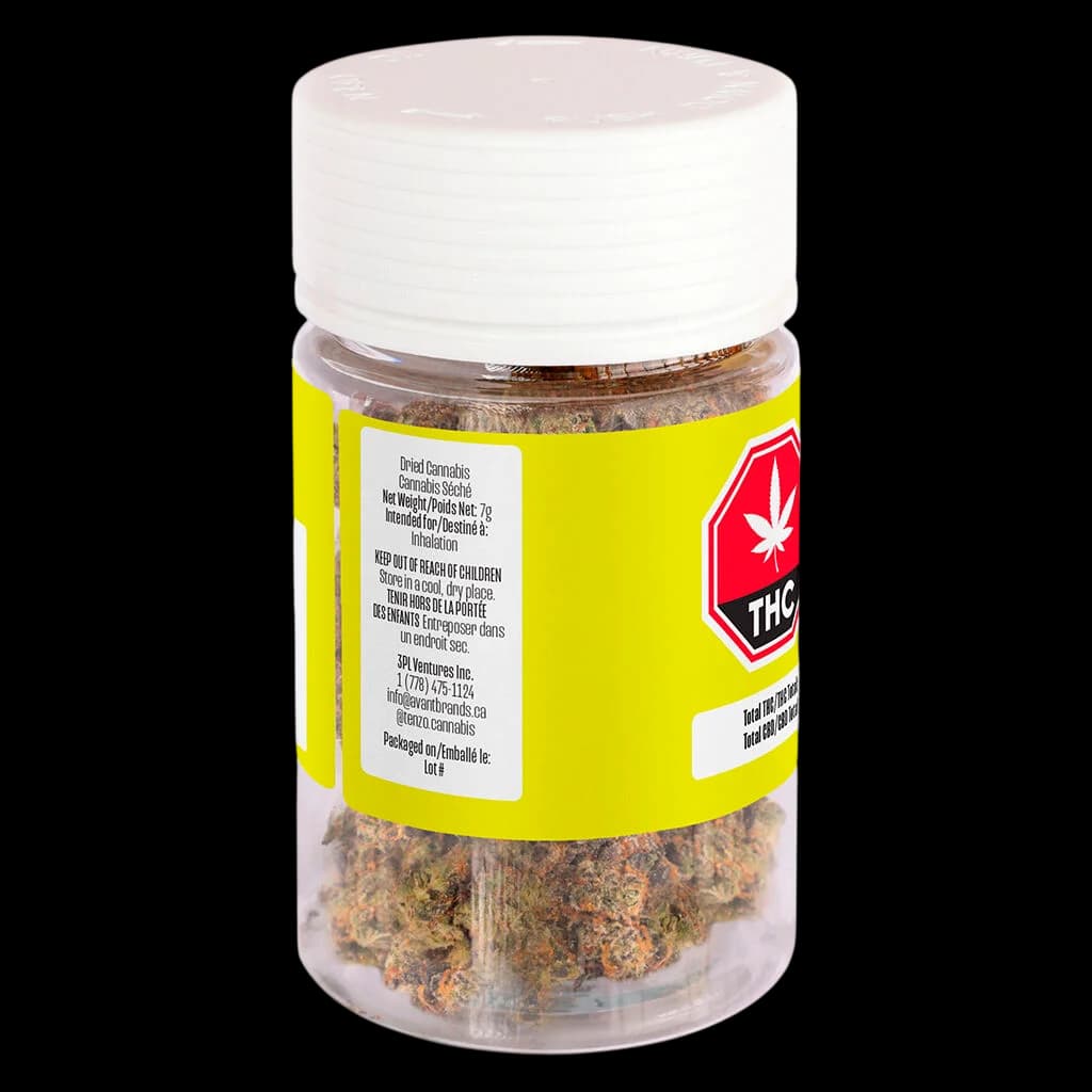 Fleur de cannabis séché Tenzo 97 Octane Smallz 7 g dans un pot en plastique transparent avec couvercle blanc et étiquette jaune vif comportant le symbole d'avertissement THC rouge