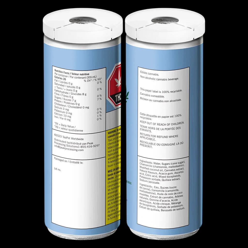 Canettes de 325 mL de boisson au cannabis TeaPot saveur bleuet et camomille montrant les étiquettes avant et arrière avec les valeurs nutritives et les ingrédients