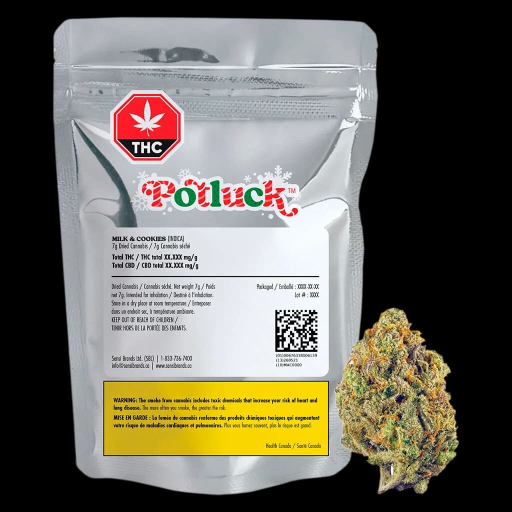 Fleur de cannabis séchée Potluck Milk & Cookies, indica, 7 g, dans un sachet argenté refermable, avec un bourgeon séché à côté