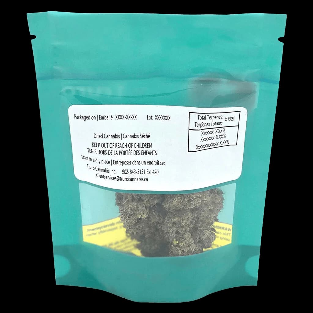 Fleur de cannabis séché Peggys Puff de Truro dans un sachet refermable turquoise avec étiquette blanche indiquant le profil de terpènes et l'avertissement de sécurité pour enfants