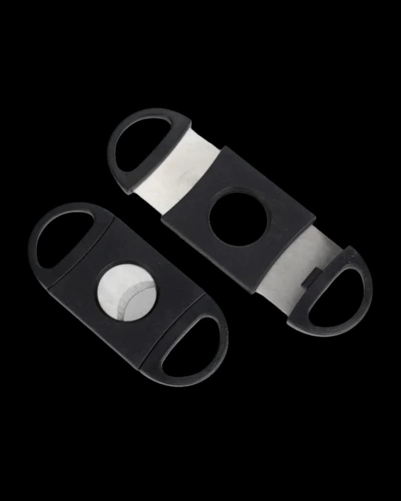 Deux coupe-cigares en acier inoxydable noir avec têtes de coupe ovales et poignées ergonomiques