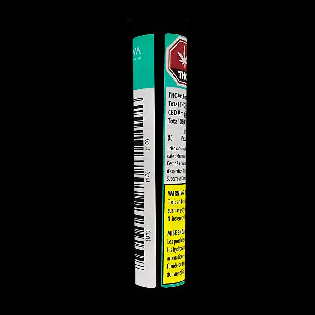 Tube de pré-roulé Maui Wowie de Supernova Farms avec étiquette turquoise et blanche, code-barres, teneur en THC et bande d'avertissement jaune de Santé Canada