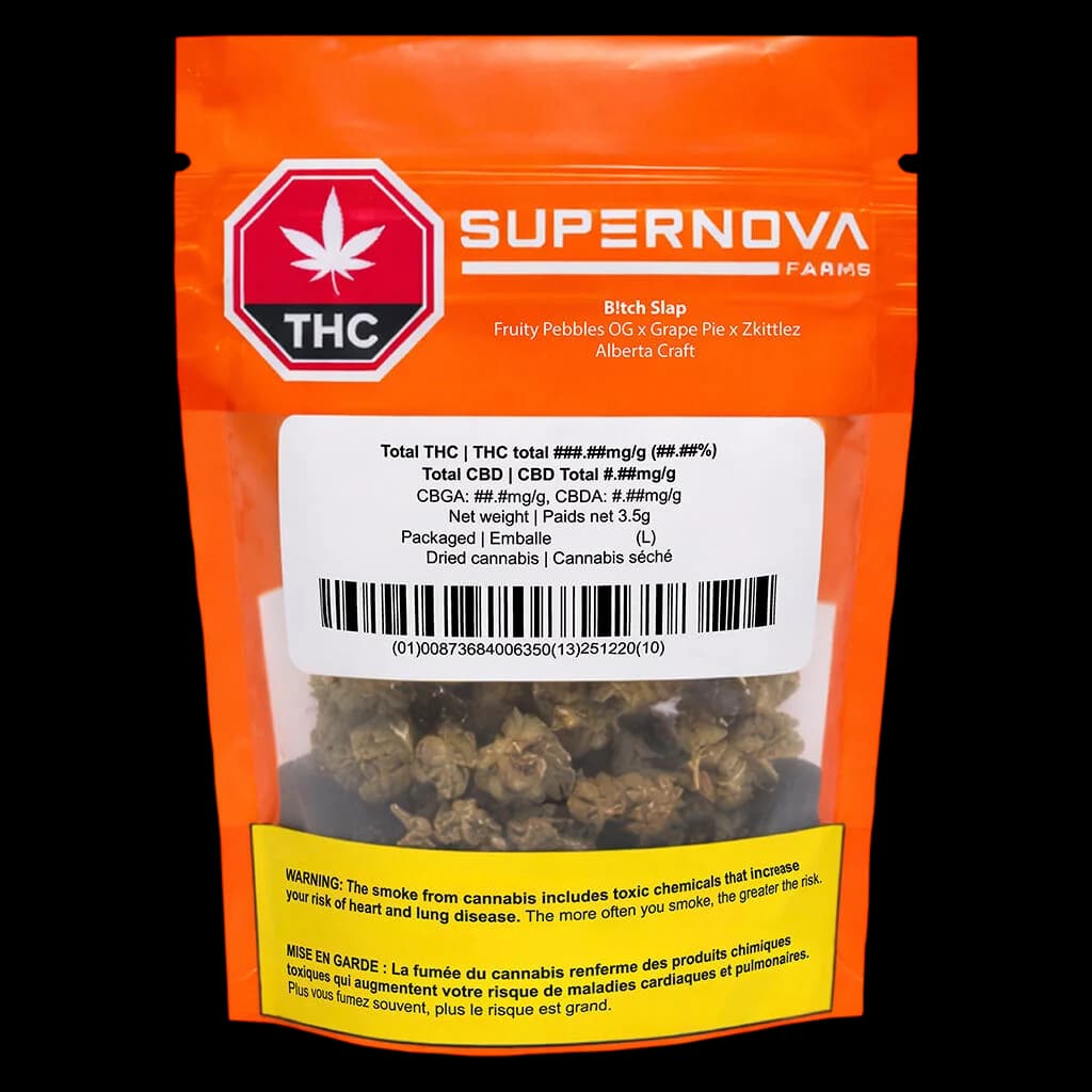 Fleur de cannabis séché Bitch Slap de Supernova Farms, sachet de 3,5 g avec emballage orange et symbole THC
