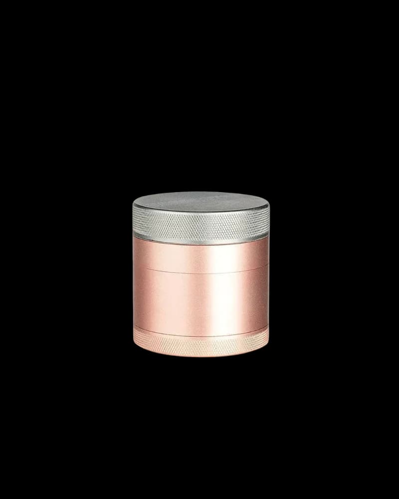 Broyeur à cannabis quatre pièces en or rosé avec dessus et dessous en aluminium texturé et bande centrale lisse