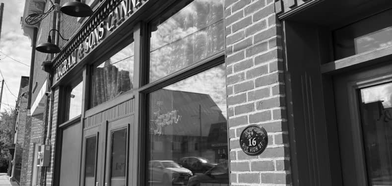 Intérieur du magasin Ingram & Sons Cannabis